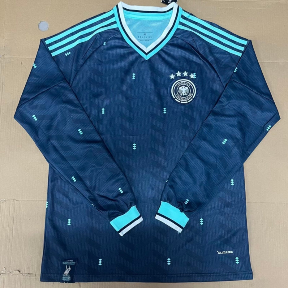 Maillot 25/26 Allemagne extérieur Le 12, manches longues, maillot de football en bleu avec logo officiel visible.
