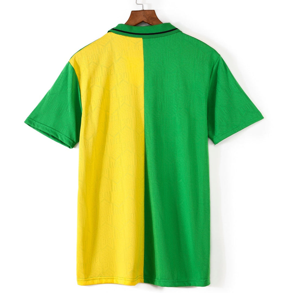 Maillot rétro Manchester United troisième 1992-1994, marque Le 12 -ème Maillot, vue de face avec logo et détails du design.