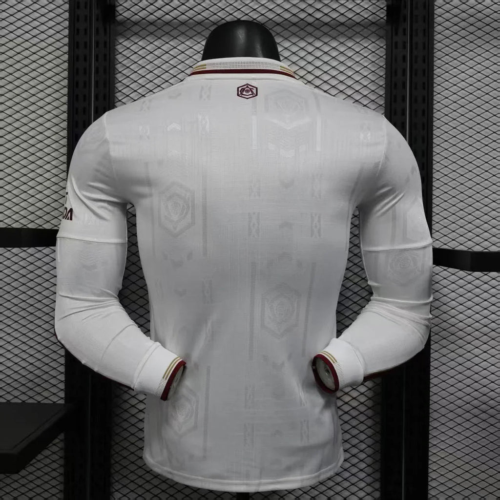 Maillot Arsenal manches longues 2025-26 de Le 12 -ème Maillot, jersey officiel avec logo de l'équipe et design moderne.