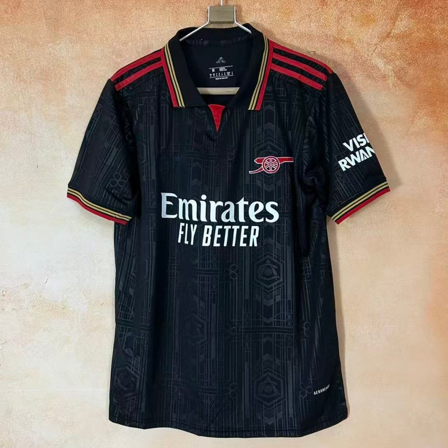 Maillot de football Arsenal 24/25 en noir, modèle spécial de la marque Le 12 -ème Maillot, avec logo et détails visibles