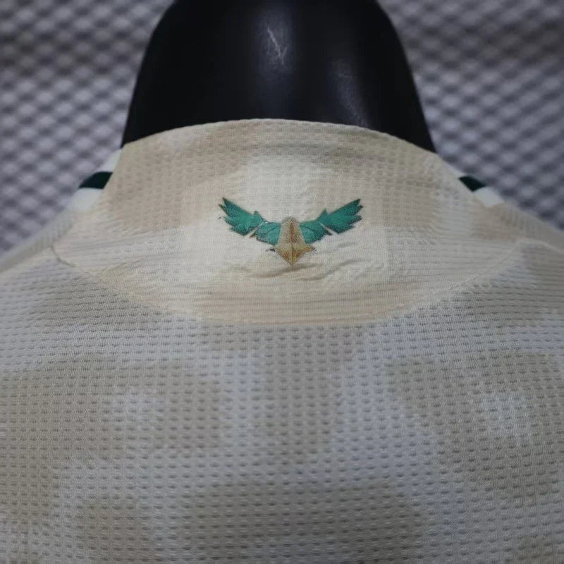Maillot Arabie Saoudite Coupe du Monde 2026 Le 12 -ème Maillot, maillot de football avec logo national et détails verts et blancs.
