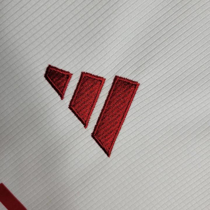 Maillot extérieur Manchester United 2023-2024 Le 12-ème Maillot, maillot de football avec logo et design moderne.
