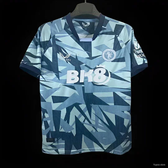 Maillot Aston Villa 2023-2024 Le 12 -ème Maillot, maillot de football avec logo et détails de l'équipe Aston Villa.