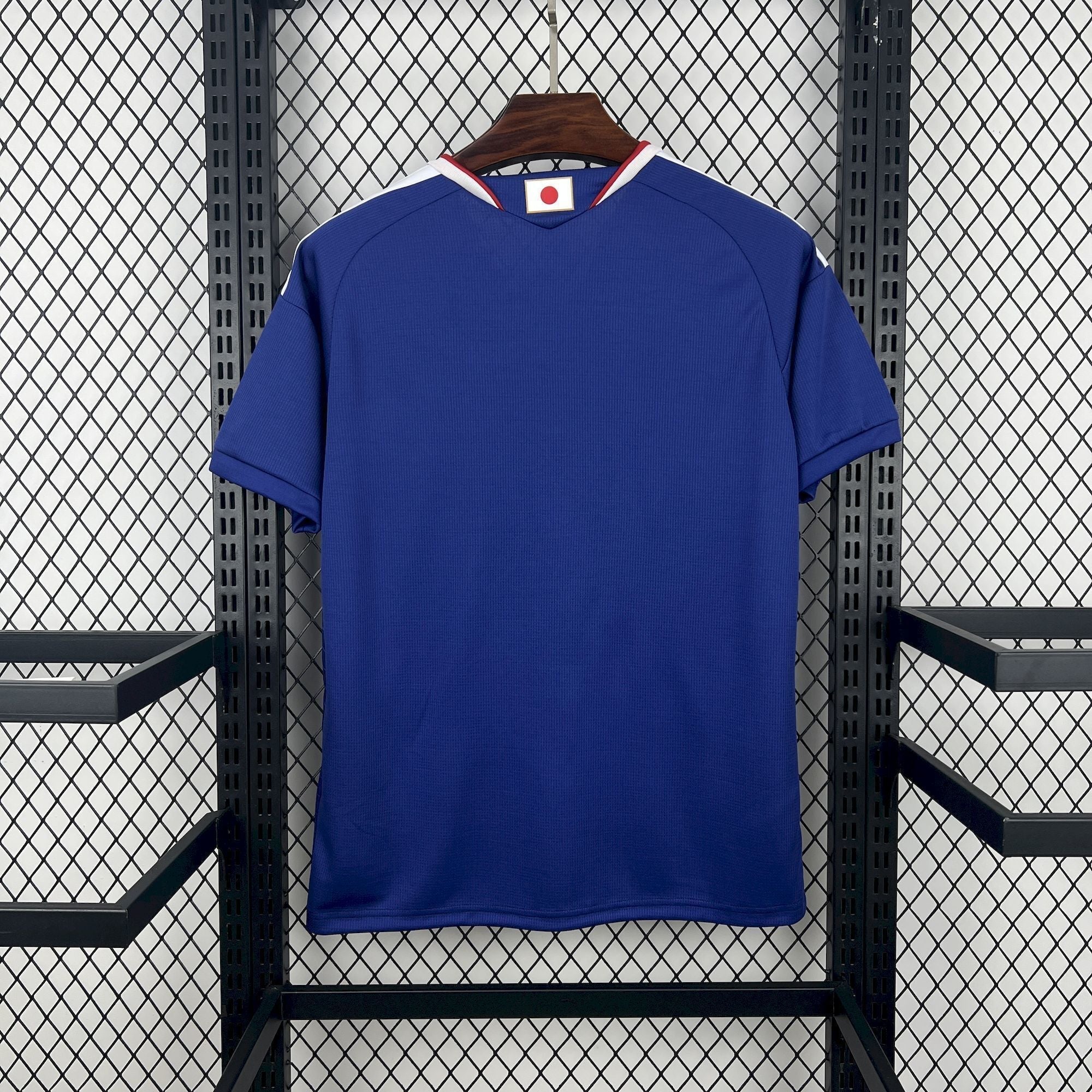 Maillot de football Japon Coupe du Monde 2026 Le 12 -ème Maillot, devant avec logo et design bleu et rouge.