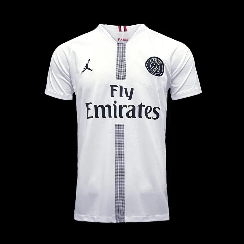 Maillot PSG 18/19 rétro Le 12-ème Maillot, maillot de football blanc avec logo PSG et détails rétro, vue de face.