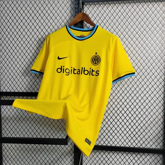 Maillot Inter Milan 2022/23 Le 12 -ème Maillot, maillot de football avec les couleurs et logo de l'équipe.