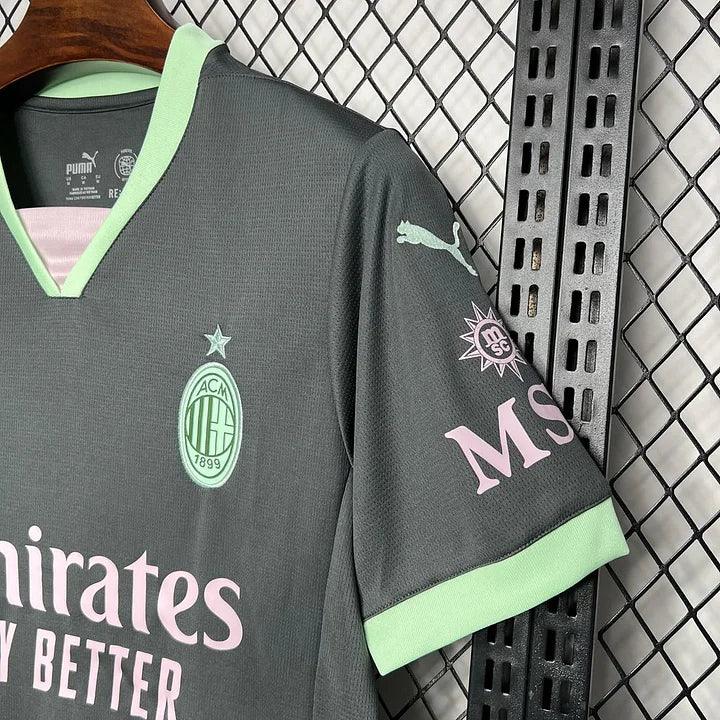 Maillot de football extérieur AC Milan 2024-2025 Le 12-ème Maillot, maillot de sport avec logo et design moderne.