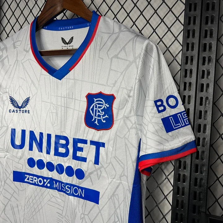 Maillot de football Rangers 2024-2025 Le 12-ème Maillot, jersey rouge avec logo de l'équipe et détails de design.