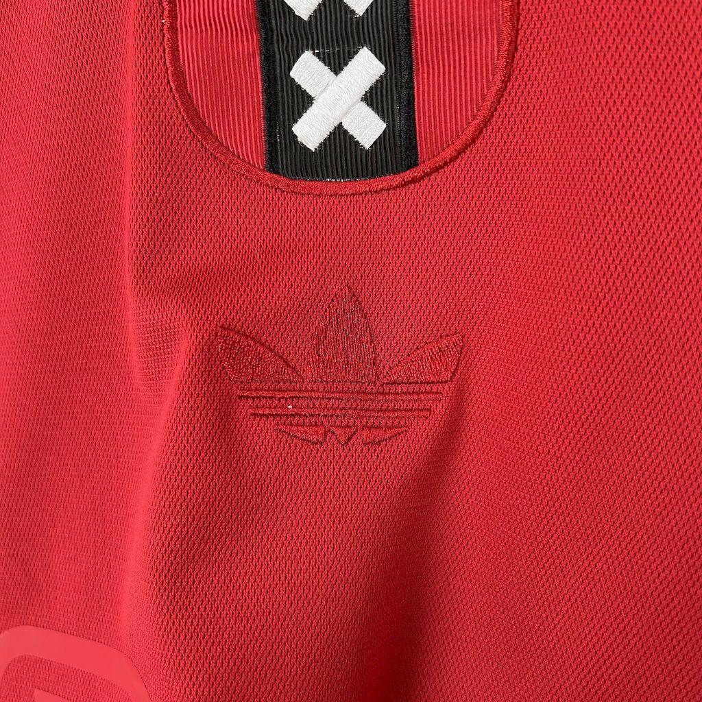 Maillot Ajax manches longues concept 2025-26 de Le 12 -ème Maillot, tissu vert avec logo Ajax et détails de design modernes.