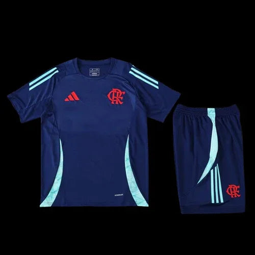 Ensemble Flamengo Le 12 -ème Maillot avec maillot rouge et short assorti, idéal pour supporter l'équipe de football.