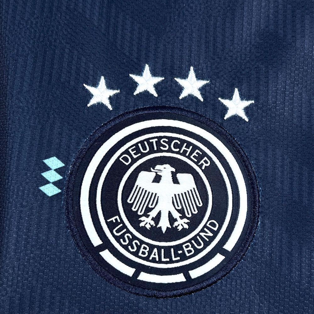 Maillot extérieur de l'Allemagne pour la Coupe du Monde 2026, marque Le 12 -ème Maillot, vue de face sur fond blanc