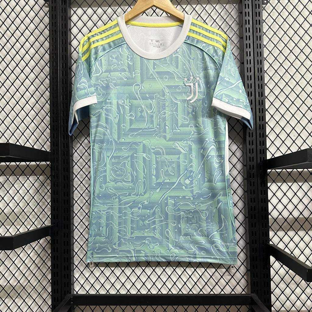 Maillot extérieur Juventus 25/26, marque Le 12-ème Maillot, en tissu sportif avec logo Juventus visible.