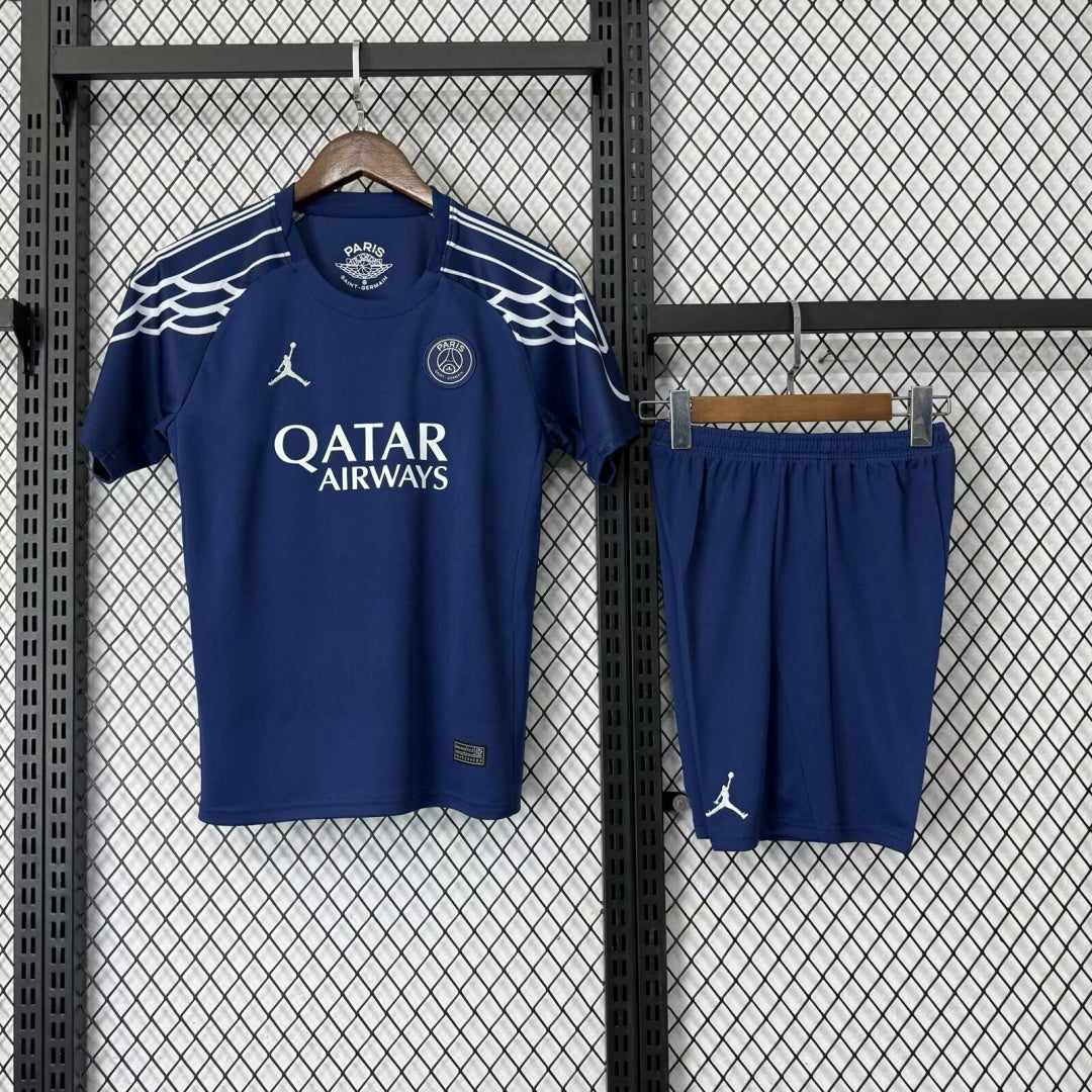 Ensemble 25/26 PSG troisième adulte de Le 12 -ème Maillot, maillot de football parisien avec logo et détails du club.