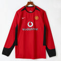 Maillot domicile rétro Manchester United 2002-2004 à manches longues, fabriqué par Le 12 -ème Maillot, vue en gros plan.