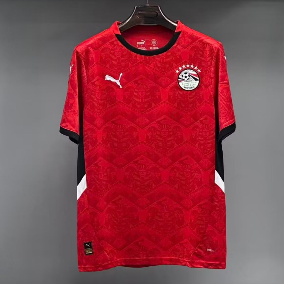 Maillot domicile 24/25 de l'Égypte, équipe de football Le 12-ème Maillot, vue du maillot avec logo et détails.