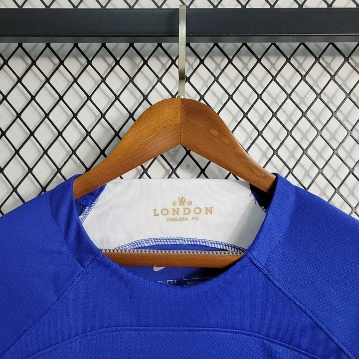 Maillot domicile Chelsea 2023-2024 Le 12 -ème Maillot, maillot de football avec logo et design officiel de la saison 2023-2024.