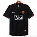Maillot extérieur rétro Manchester United 2007-2008 de la marque Le 12-ème Maillot, vue de face avec logo et détails du maillot.