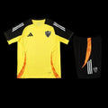 Ensemble Atletico Minero de Le 12, maillot et short de football, couleurs bleues et jaunes, vue de face.