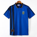 Maillot extérieur rétro de 1994 de l'Argentine, marque Le 12 -ème Maillot, avec les couleurs traditionnelles de l'équipe nationale.