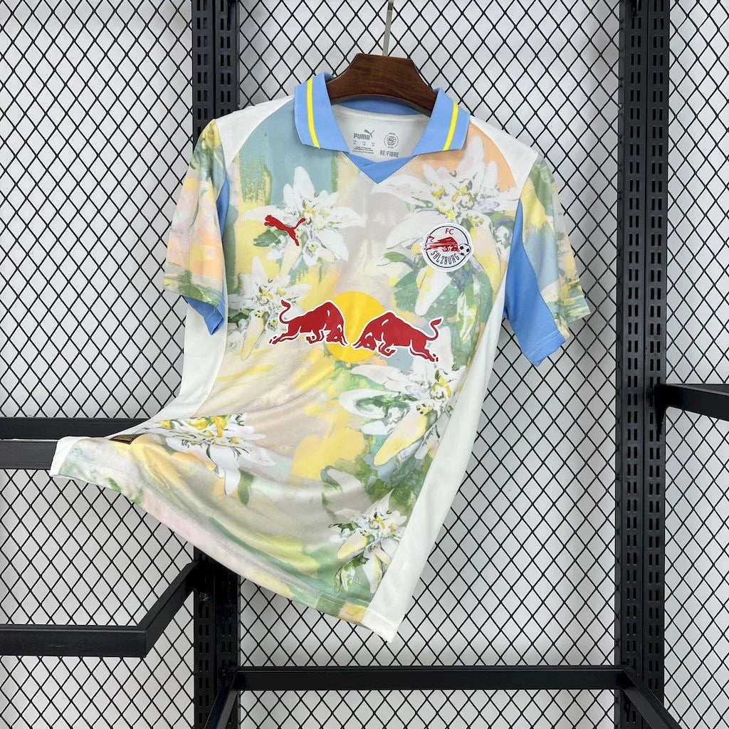 Maillot Salzburg 2025-26 de Le 12 -ème Maillot, maillot de football avec couleurs du club et logo visible.
