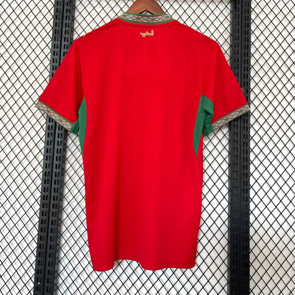 Maillot domicile Maroc 25/26 de Le 12 -ème Maillot, maillot de football avec drapeau marocain et logo sur le devant.