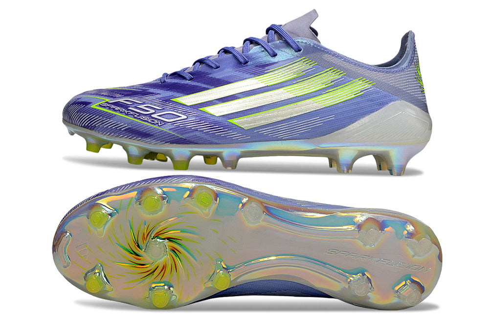 Crampons F50 FG de Le 12 -ème Maillot, chaussures de football avec semelles à crampons pour terrains en herbe.