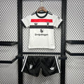 Maillot enfant Manchester United 2024-25 Le 12 -ème Maillot, maillot officiel avec logo et détails du club.