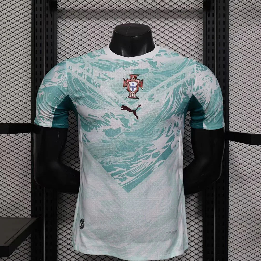 Maillot Portugal d'entraînement pour la Coupe du Monde 2026, marque Le 12 -ème Maillot, vue de face avec logo et détails.