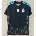 Maillot de football Argentine 24/25 Le 12 en noir, vue de face avec détails du logo et design sportif.