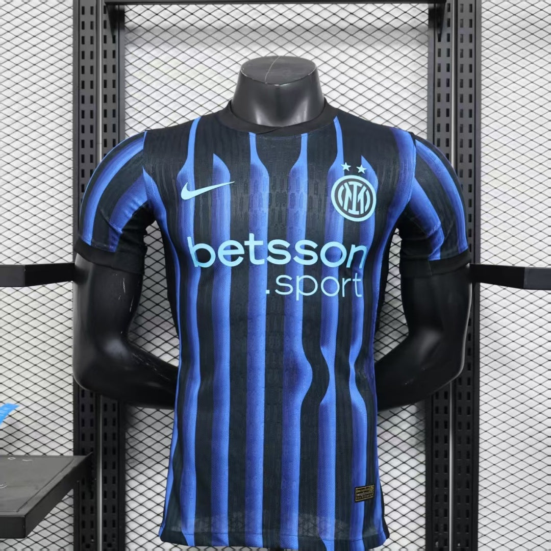 Maillot domicile de football Inter Milan 25/26, modèle pour joueur, marque Le 12 -ème Maillot, vue de face avec logo et détails.