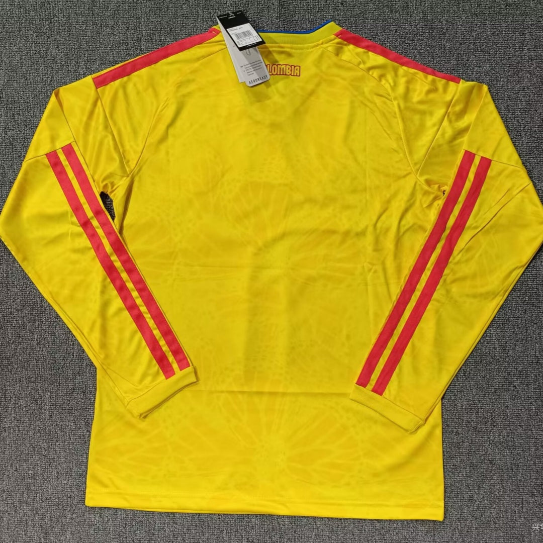Maillot domicile à manches longues de la Colombie 2025/26, marque Le 12 -ème Maillot, détails du design et logos visibles.
