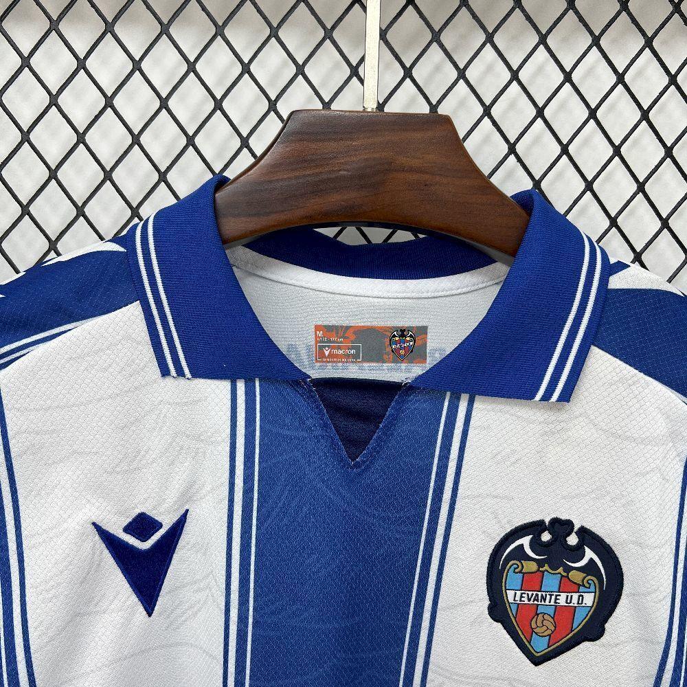Maillot extérieur Le 12 -ème Levante 2025-26, maillot de football coloré avec logo officiel, visible en détail dans l'image.