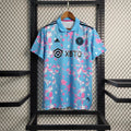 Maillot Inter Miami saison 2023-2024 édition spéciale de la marque Le 12, vue de face avec logo et design distinctif