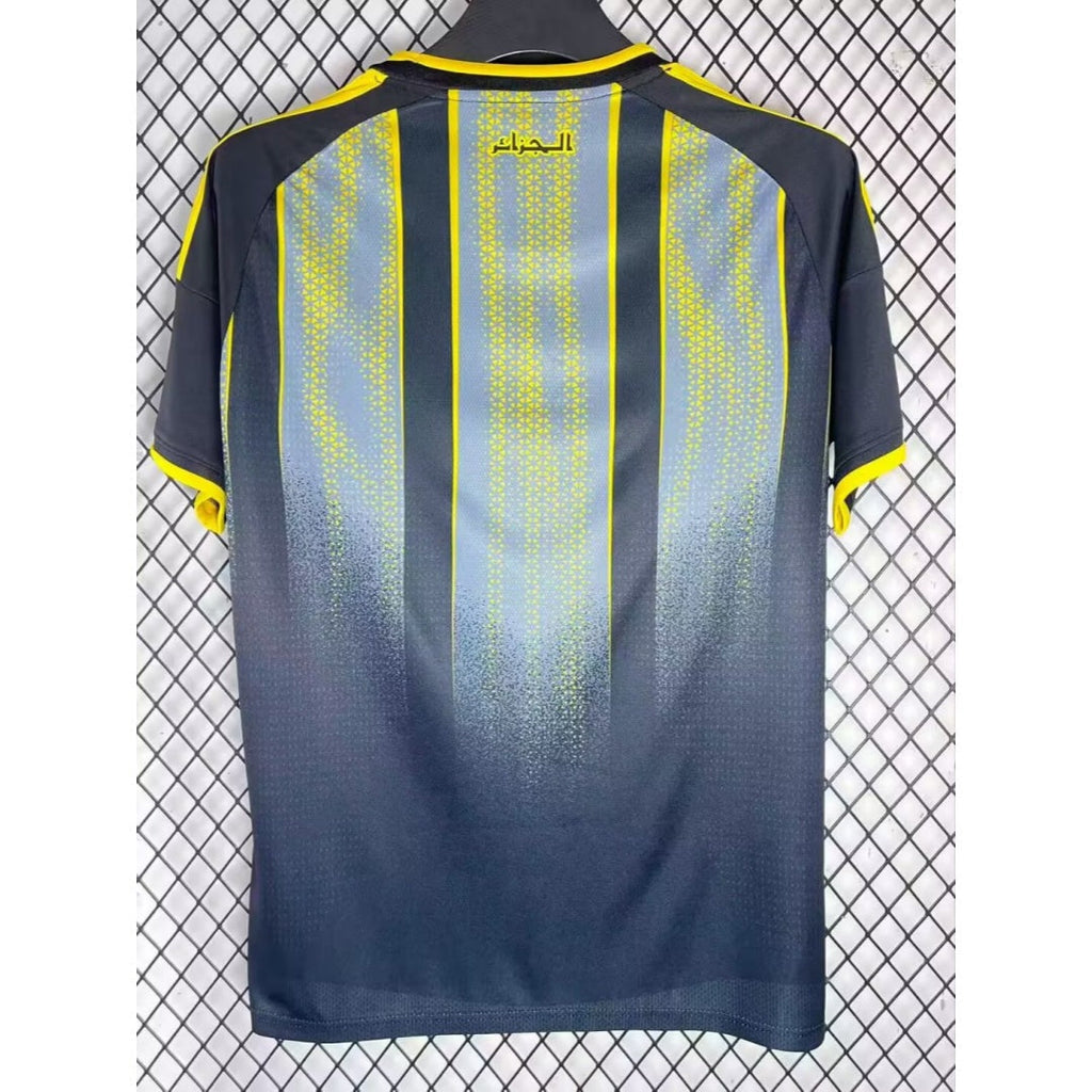Maillot de football 25/26 Algérie Le 12 -ème Maillot, maillot spécial A, vue de face avec logo et détails colorés.