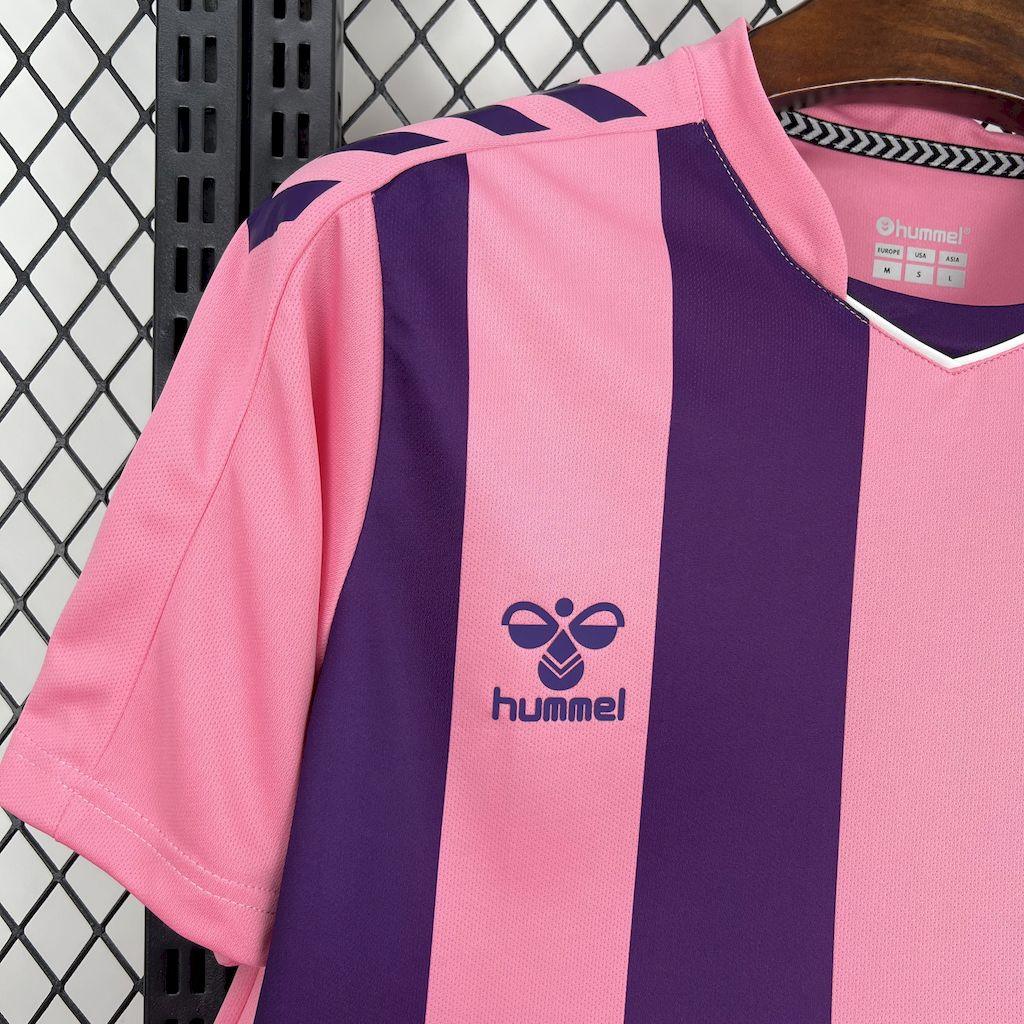 Maillot de football Betis Concept 2024-25 de la marque Le 12 -ème Maillot, vue front avec logo et design modern.