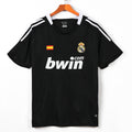 Maillot extérieur rétro du Real Madrid 2009-2010 de la marque Le 12 -ème Maillot, vue de face avec logo et détails du design.