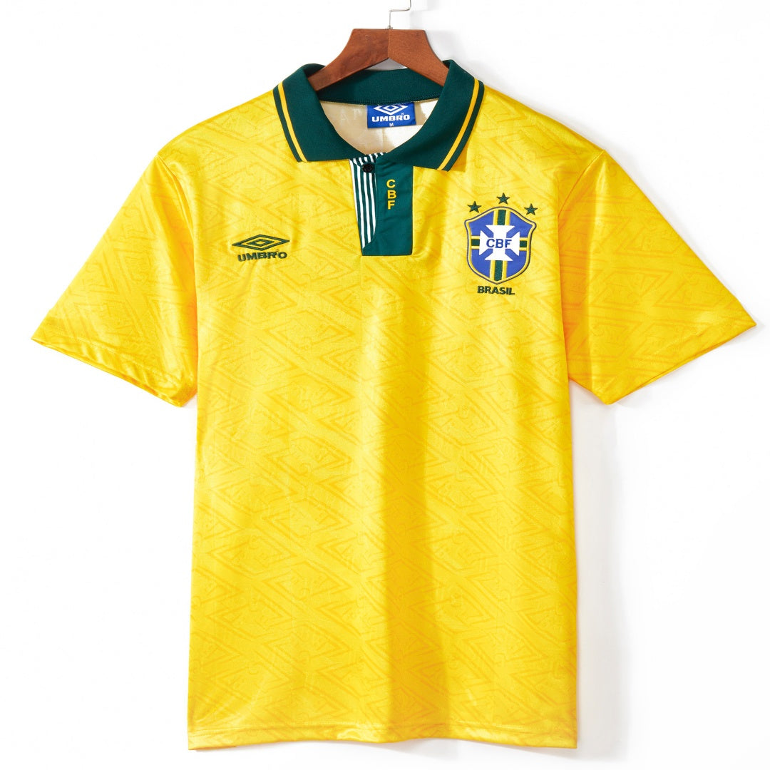 Maillot domicile rétro du Brésil 1993-1994 signé Le 12 -ème Maillot, maillot de football avec couleurs brésiliennes et logo visible.