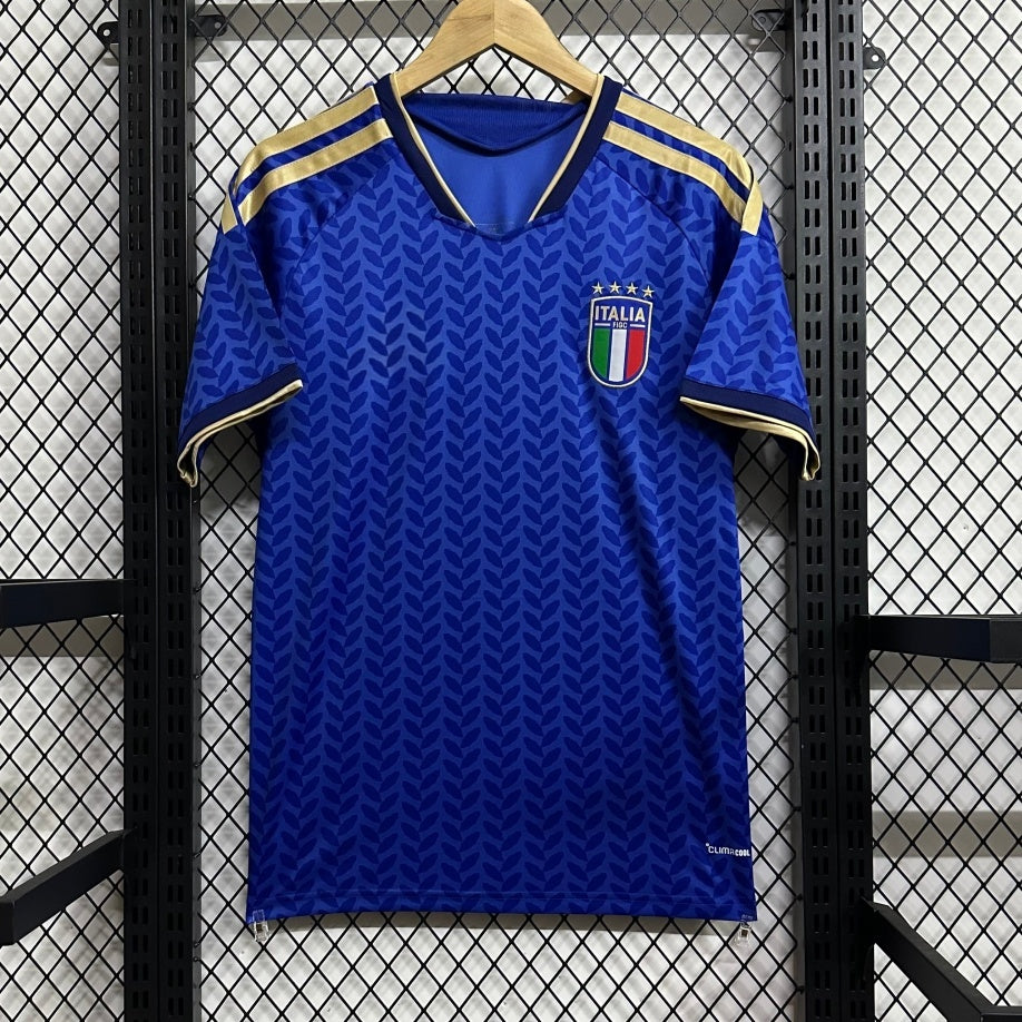 Maillot domicile Italie 25/26 Le 12 -ème Maillot, maillot de football avec maillage bleu, blanc et rouge, logo et détails officiels.