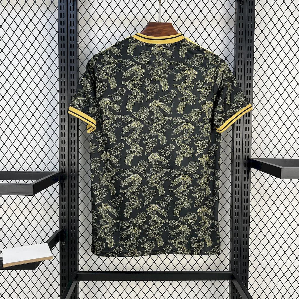 Maillot concept Real Madrid 2025-26 par Le 12-ème Maillot, maillot de football avec logo et design futuriste, vue de face.