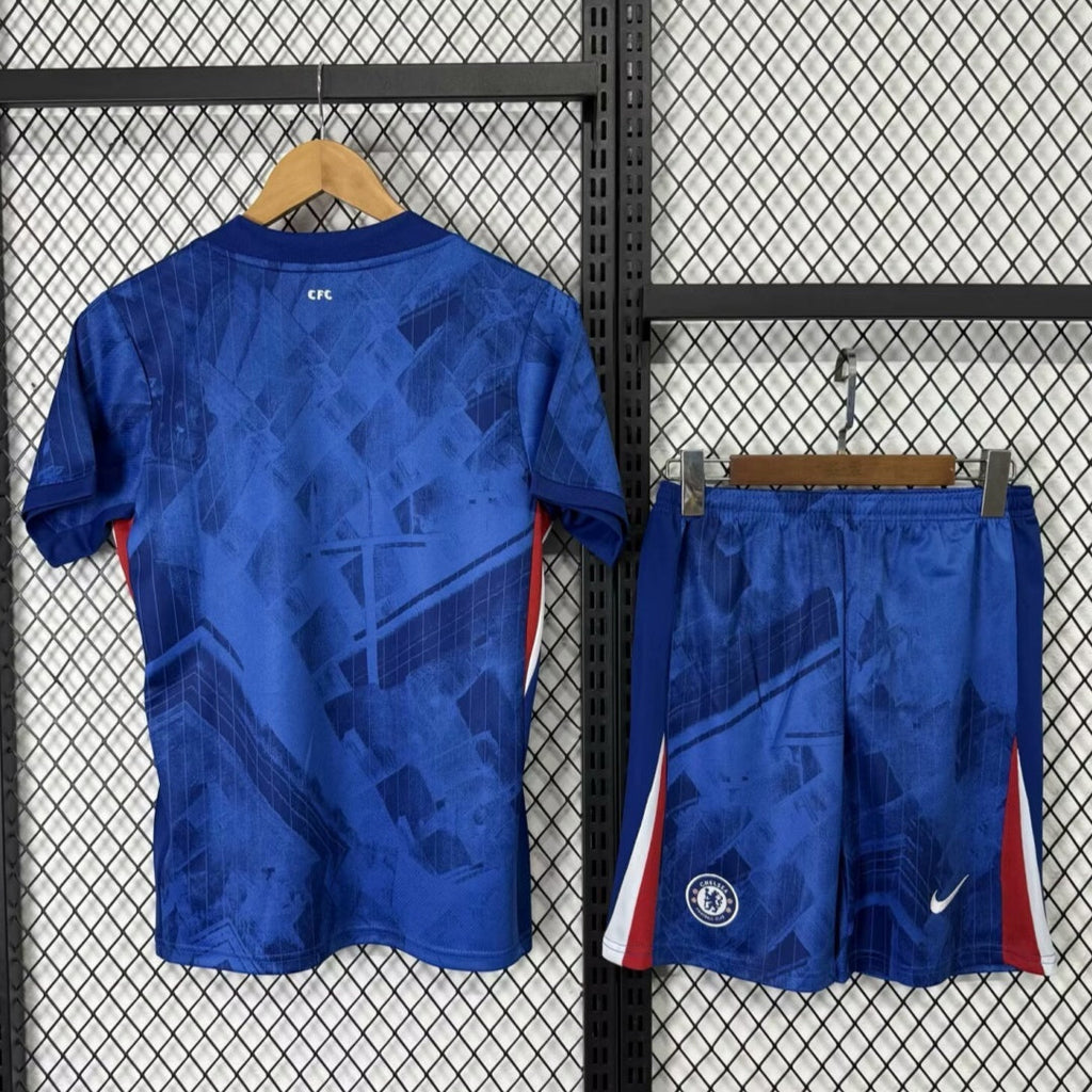Ensemble Chelsea Domicile adulte Le 12 -ème Maillot, maillot de football bleu avec logo et détails officiels.