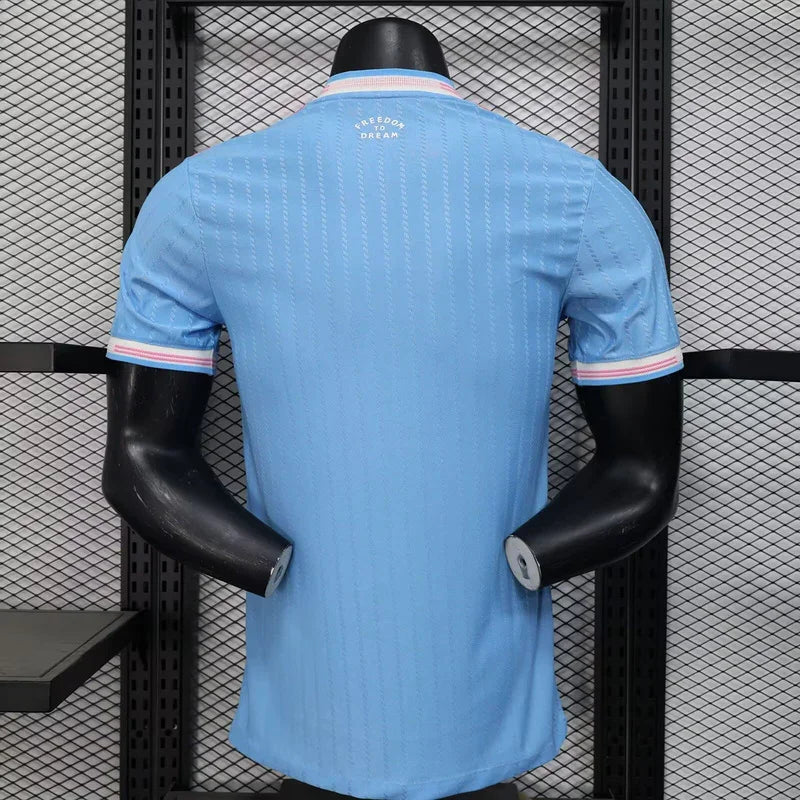 Maillot de football Inter Miami pour enfants 25-26 ans, marque Le 12 -ème Maillot, devant avec logo et détails colorés