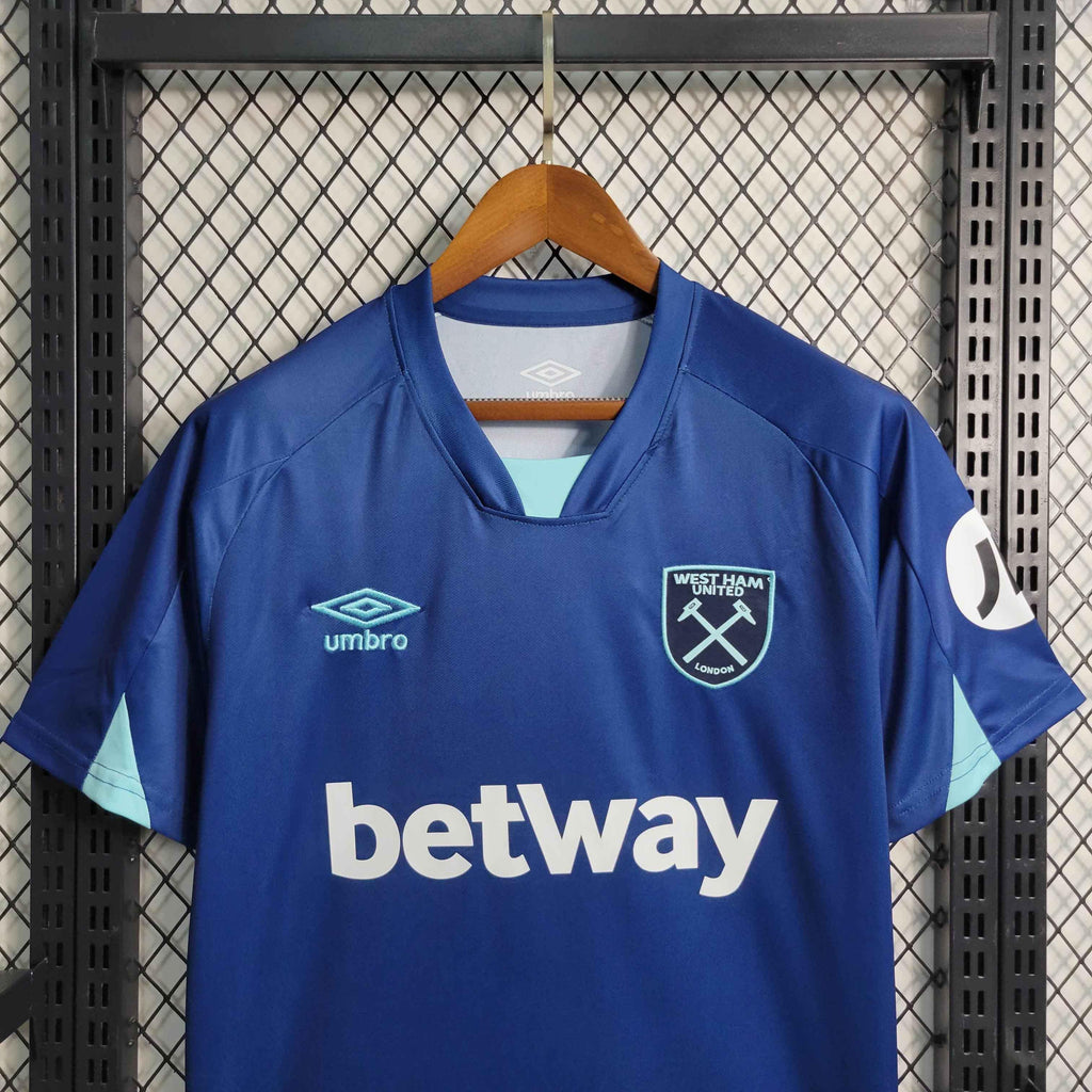 Maillot extérieur West Ham United 2023-24 de la marque Le 12-ème Maillot, vue frontale avec logo et détails du maillot.