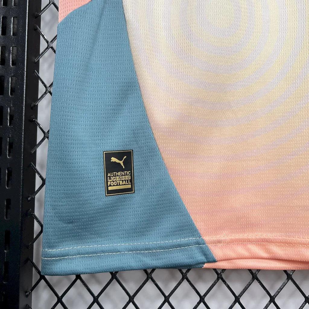 Maillot Manchester City 2024-2025 quatrième, le 12-ème Maillot, maillot de football avec logo et design stylé.