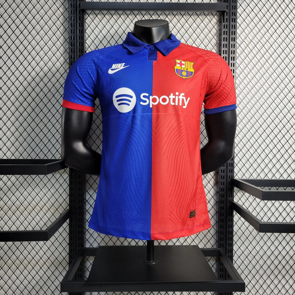 Maillot domicile FC Barcelone 2023 2024 Le 12-ème Maillot, maillot de football avec logo Blaugrana et détails de l'équipe.