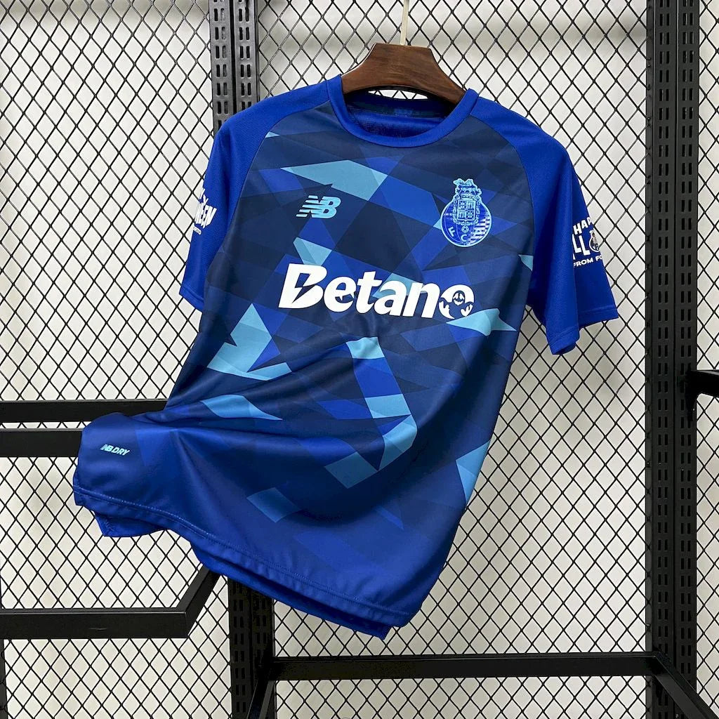 Maillot de football Porto 2024-25, modèle Le 12-ème Maillot, vue de face avec design officiel et logo de l'équipe.