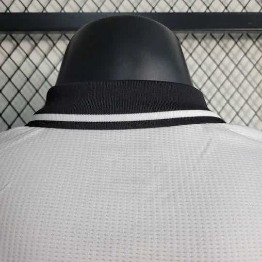 Maillot de football Japon 2023-2024, conçu par Le 12 -ème Maillot, avec motifs traditionnels et couleurs bleues.