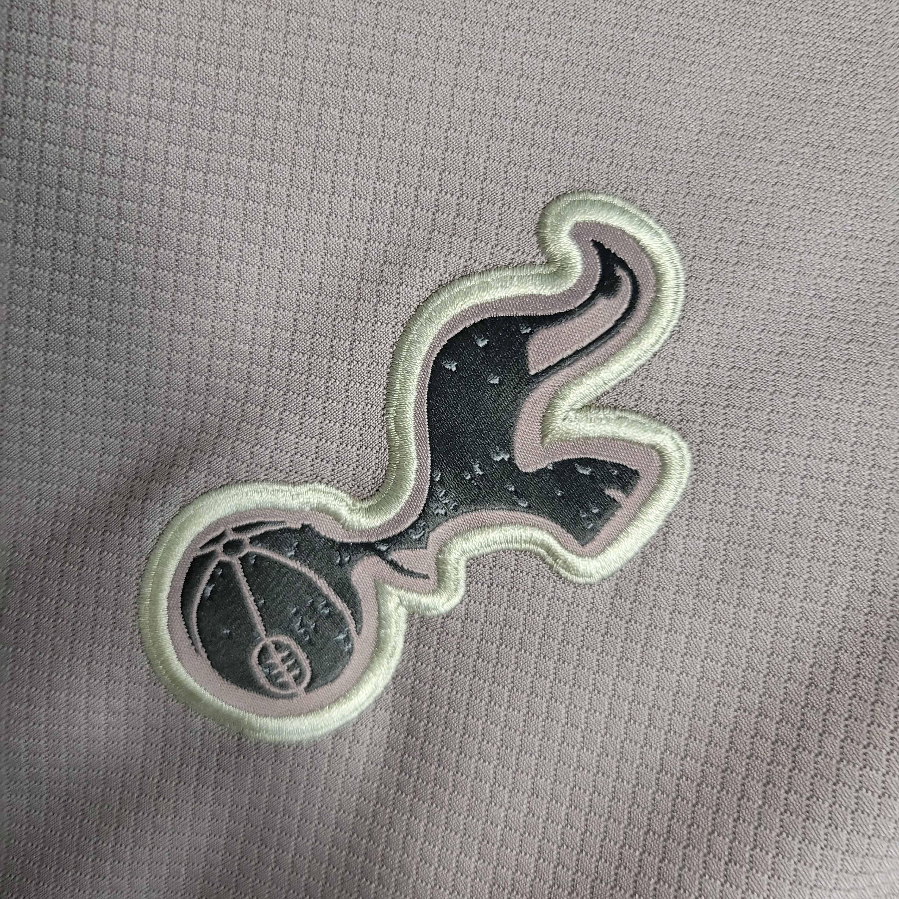 Maillot extérieur Tottenham 2023-24 de Le 12 -ème Maillot, vue de face avec logo et détails de l'équipe.