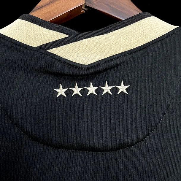 Maillot Brésil Concept 2023 de Le 12, vue de face, avec couleurs vives et logo officiel, destiné à supporter l'équipe nationale.