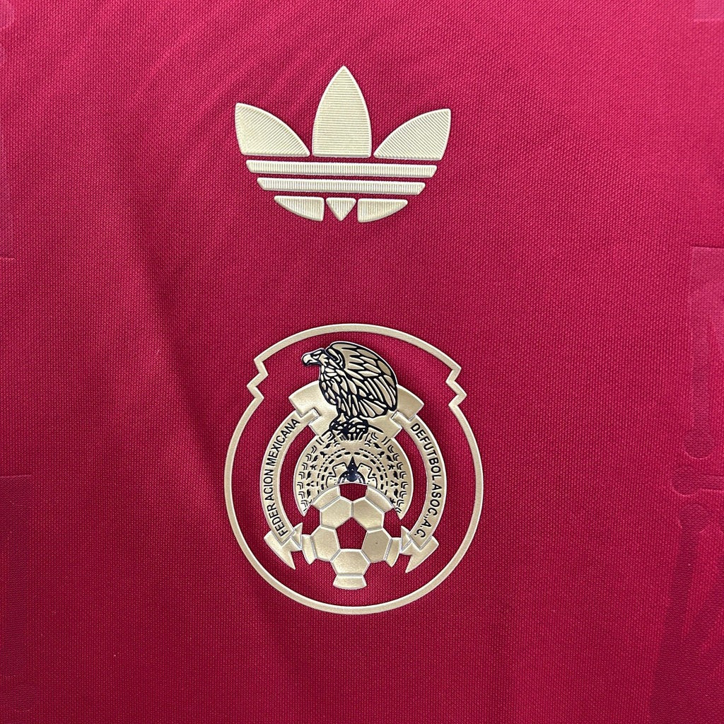 Maillot de football rouge Mexique Concept 2025 par Le 12 -ème Maillot, vue front avec logo et design moderne.