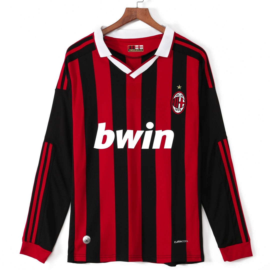Maillot rétro domicile AC Milan 2009-2010 à manches longues, marque Le 12 -ème Maillot, vue de face.